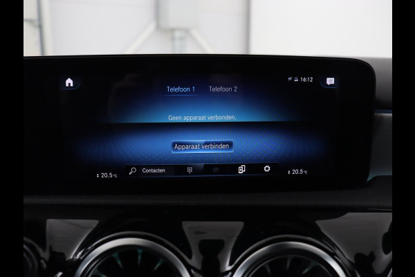 Mercedes-Benz A-Klasse 180 AMG | Stoelverwarming | Leder/Alcantara | Sfeerverlichting | Widescreen | Full LED | Park Assist | Navigatie | Sportstoelen | Climate control | Cruise control