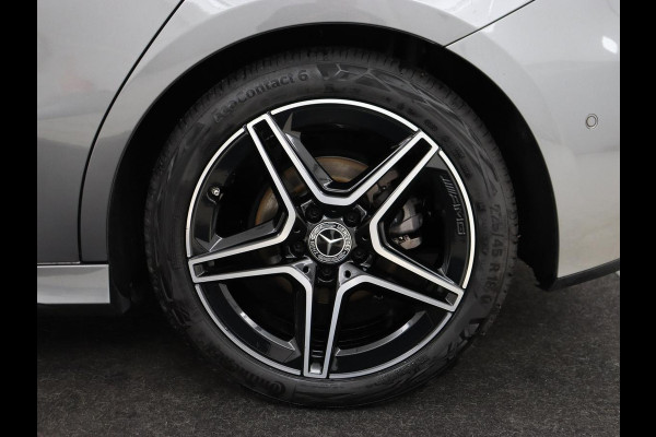 Mercedes-Benz A-Klasse 180 AMG | Stoelverwarming | Leder/Alcantara | Sfeerverlichting | Widescreen | Full LED | Park Assist | Navigatie | Sportstoelen | Climate control | Cruise control