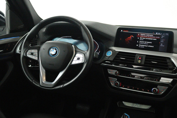BMW iX3 High Executive 80 kWh (PANORAMADAK, SoH 97.7, SFEERVERLICHTING, STOELVERWARMING, ACHTERUITRIJCAMERA, NAVIGATIE)