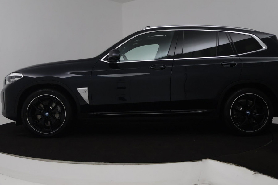 BMW iX3 High Executive 80 kWh (PANORAMADAK, SoH 97.7, SFEERVERLICHTING, STOELVERWARMING, ACHTERUITRIJCAMERA, NAVIGATIE)