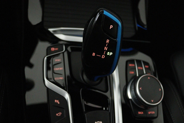 BMW iX3 High Executive 80 kWh (PANORAMADAK, SoH 97.7, SFEERVERLICHTING, STOELVERWARMING, ACHTERUITRIJCAMERA, NAVIGATIE)