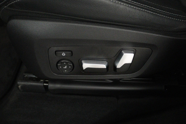 BMW iX3 High Executive 80 kWh (PANORAMADAK, SoH 97.7, SFEERVERLICHTING, STOELVERWARMING, ACHTERUITRIJCAMERA, NAVIGATIE)