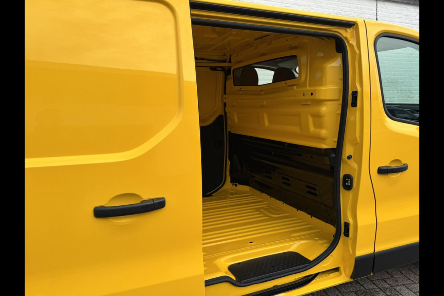 Renault Trafic 2.0 dCi 145 T27 L1H1 Comfort Automaat Navigatie Airco Cruise DAB Apple / Android LED koplampen