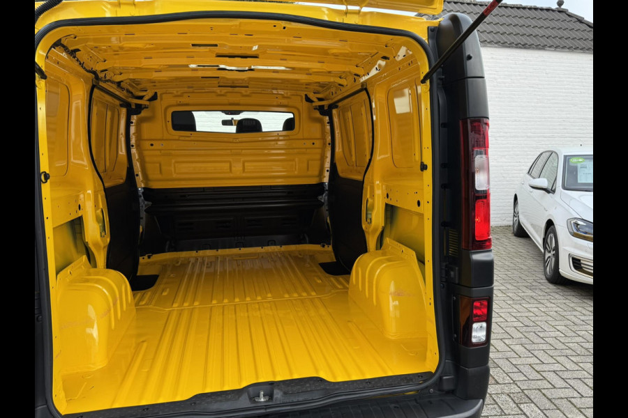 Renault Trafic 2.0 dCi 145 T27 L1H1 Comfort Automaat Navigatie Airco Cruise DAB Apple / Android LED koplampen