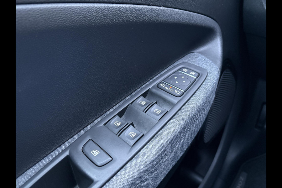 Renault ZOE R135 Intens 52 kWh | Accuhuur | DC Lader | Easy Link 9'' | Dodehoeksensoren | Climate Control | Cruise Control | Achteruitrijcamera | Navi |