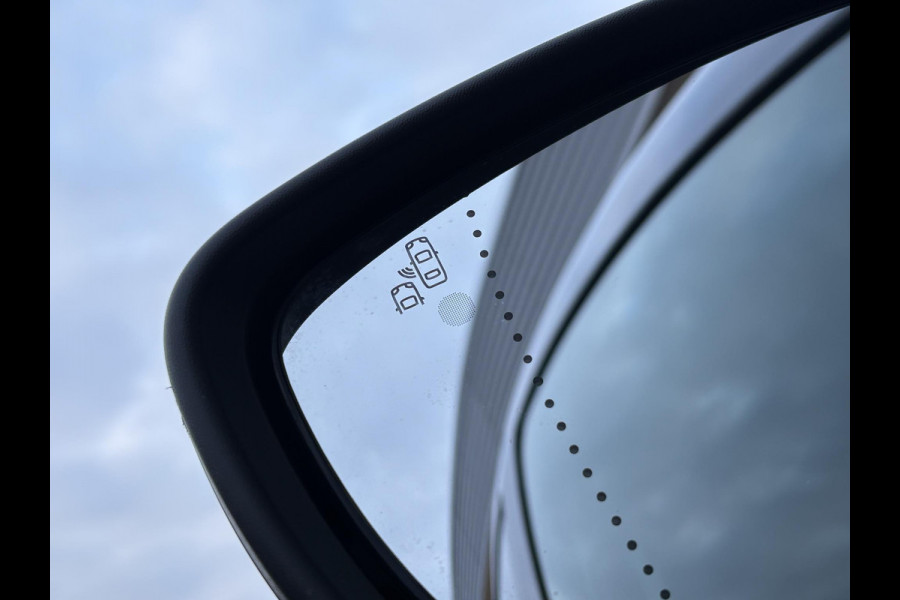 Renault ZOE R135 Intens 52 kWh | Accuhuur | DC Lader | Easy Link 9'' | Dodehoeksensoren | Climate Control | Cruise Control | Achteruitrijcamera | Navi |