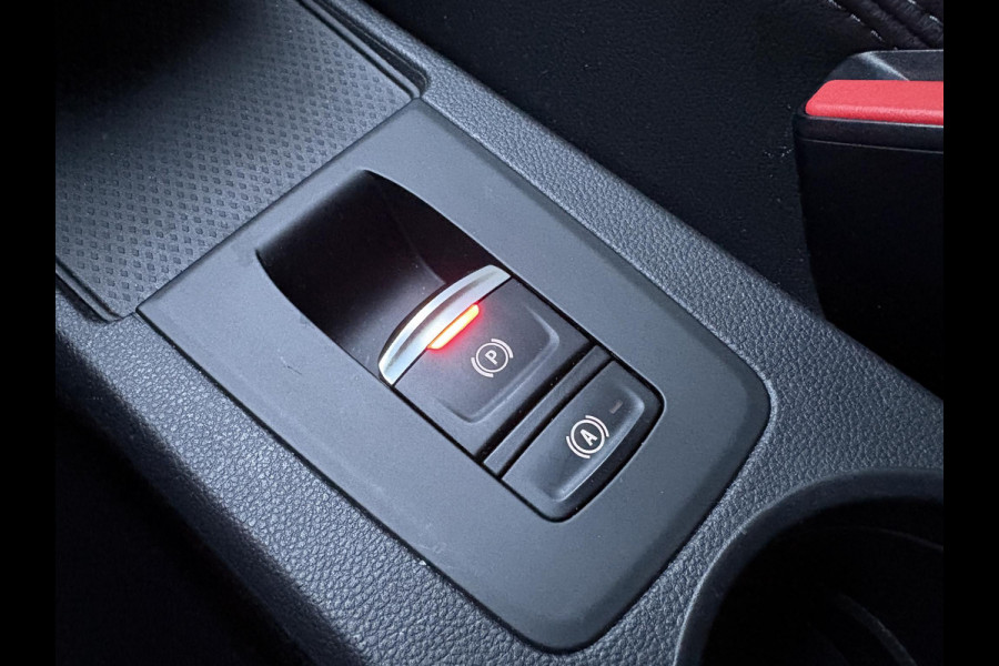 Renault ZOE R135 Intens 52 kWh | Accuhuur | DC Lader | Easy Link 9'' | Dodehoeksensoren | Climate Control | Cruise Control | Achteruitrijcamera | Navi |