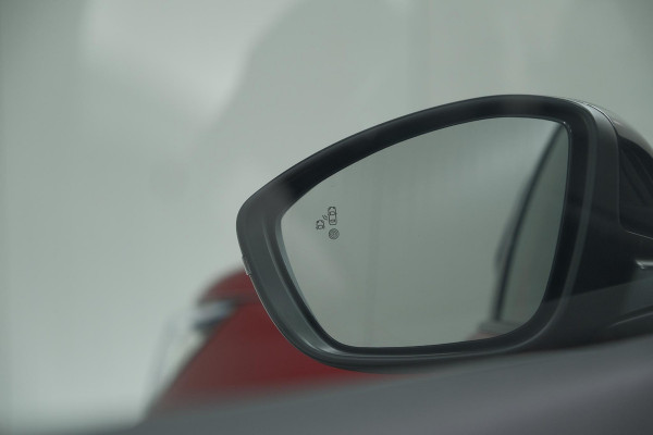 Peugeot 2008 PureTech 130 EAT8 GT | 360 Camera | Stoelmassage | Adaptieve Cruise Control | Dodehoekdetectie