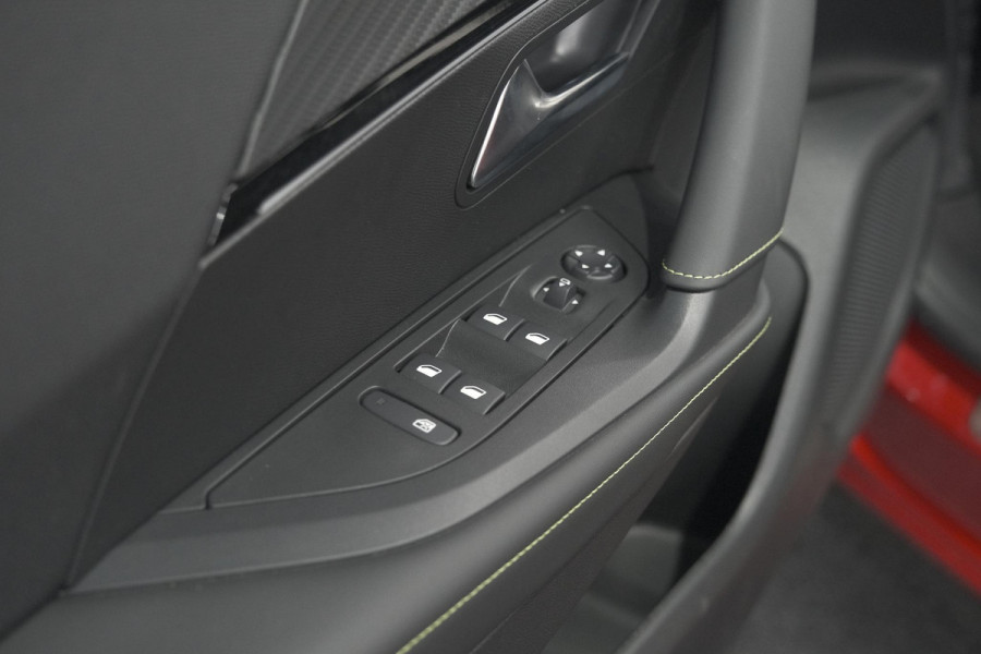 Peugeot 2008 PureTech 130 EAT8 GT | 360 Camera | Stoelmassage | Adaptieve Cruise Control | Dodehoekdetectie