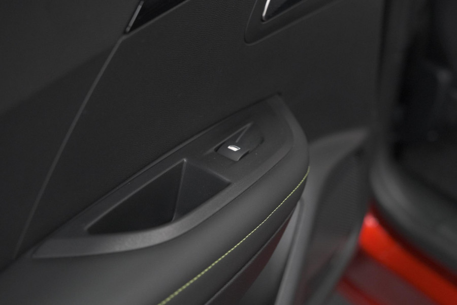 Peugeot 2008 PureTech 130 EAT8 GT | 360 Camera | Stoelmassage | Adaptieve Cruise Control | Dodehoekdetectie