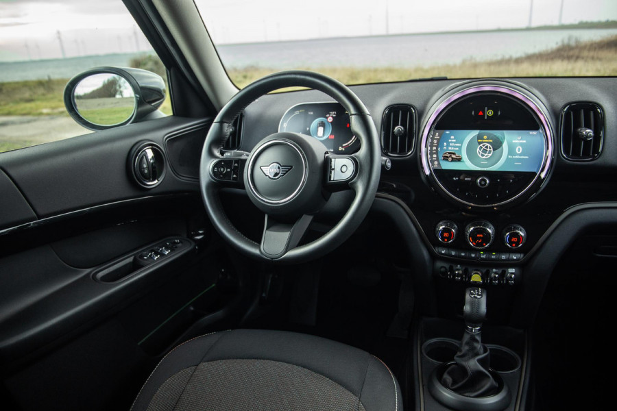 MINI Countryman 1.5 Cooper S E ALL4 Essential CAMERA / NAVI / CARPLAY / AIRCO / ZWART / STOELVERWARMING