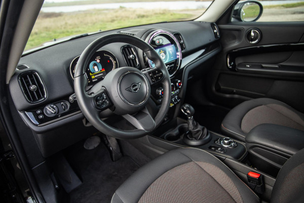 MINI Countryman 1.5 Cooper S E ALL4 Essential CAMERA / NAVI / CARPLAY / AIRCO / ZWART / STOELVERWARMING