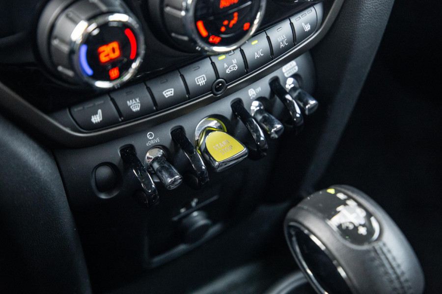 MINI Countryman 1.5 Cooper S E ALL4 Essential CAMERA / NAVI / CARPLAY / AIRCO / ZWART / STOELVERWARMING