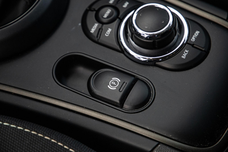 MINI Countryman 1.5 Cooper S E ALL4 Essential CAMERA / NAVI / CARPLAY / AIRCO / ZWART / STOELVERWARMING