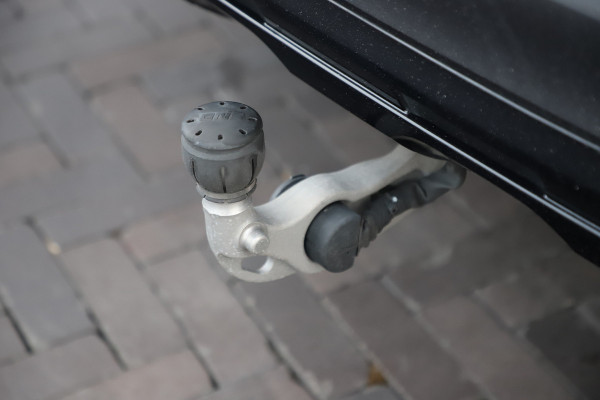 Mercedes-Benz GLC 300e AMG 4-Matic | 313PK | Luchtvering | Head-up | Achterasbesturing | Massage | Keyless-go | Burmester | Digital-light | Distro