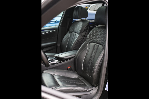 BMW 5 Serie Touring 520d M-Sport *Pano*4-Wiel besturing*Head-Up*Trekhaak*