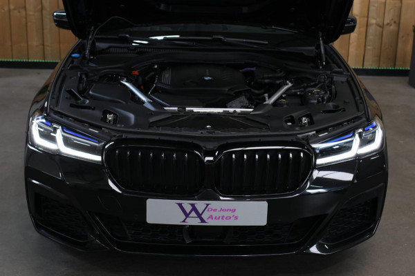 BMW 5 Serie Touring 520d M-Sport *Pano*4-Wiel besturing*Head-Up*Trekhaak*