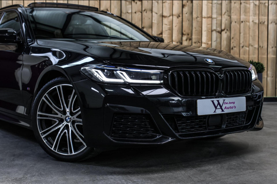 BMW 5 Serie Touring 520d M-Sport *Pano*4-Wiel besturing*Head-Up*Trekhaak*