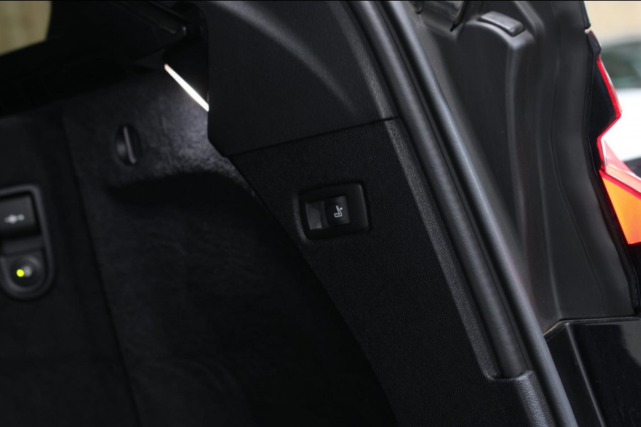 BMW 5 Serie Touring 520d M-Sport *Pano*4-Wiel besturing*Head-Up*Trekhaak*