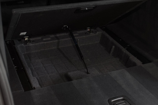 BMW 5 Serie Touring 520d M-Sport *Pano*4-Wiel besturing*Head-Up*Trekhaak*