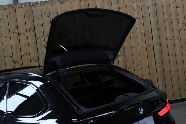 BMW 5 Serie Touring 520d M-Sport *Pano*4-Wiel besturing*Head-Up*Trekhaak*