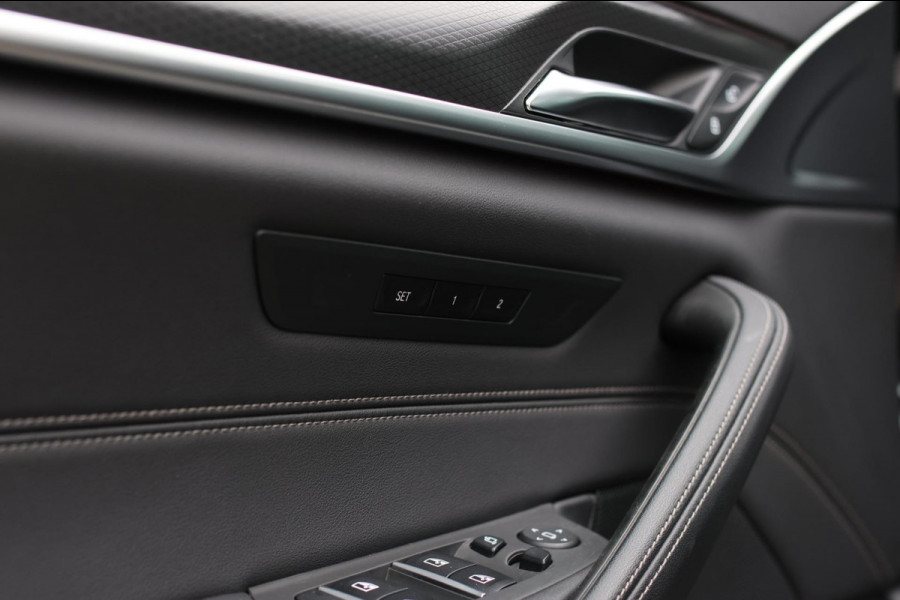 BMW 5 Serie Touring 520d M-Sport *Pano*4-Wiel besturing*Head-Up*Trekhaak*