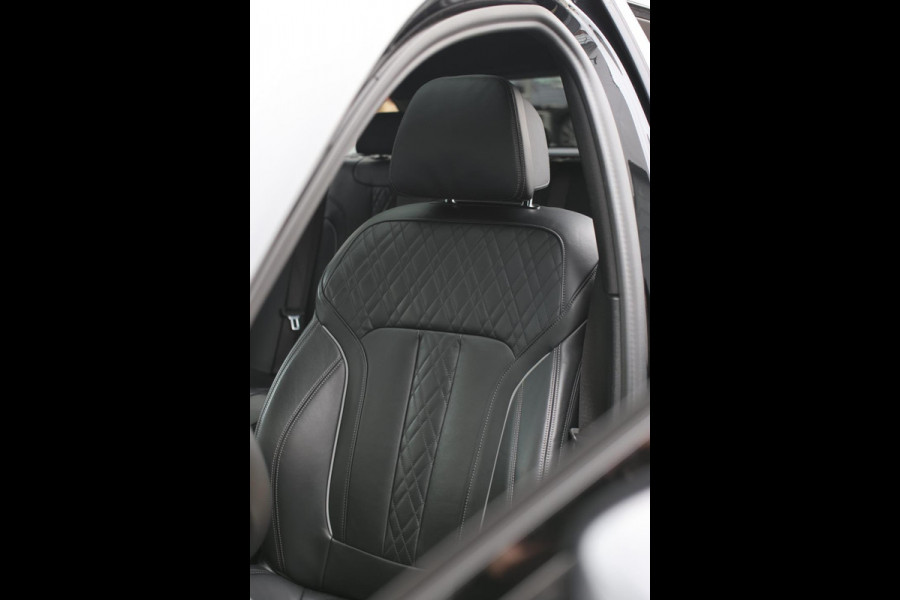 BMW 5 Serie Touring 520d M-Sport *Pano*4-Wiel besturing*Head-Up*Trekhaak*