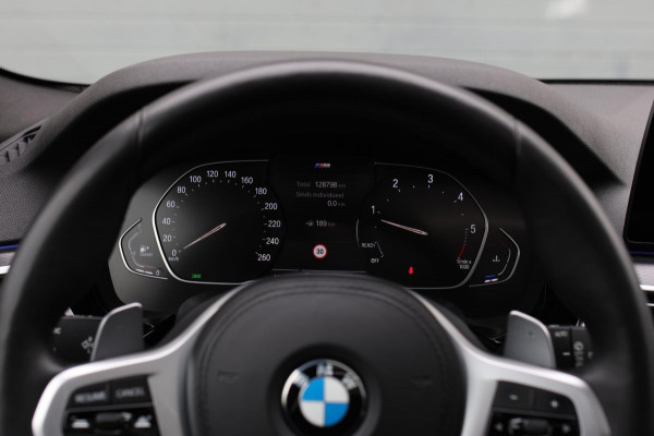 BMW 5 Serie Touring 520d M-Sport *Pano*4-Wiel besturing*Head-Up*Trekhaak*