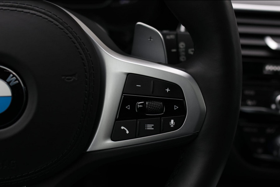 BMW 5 Serie Touring 520d M-Sport *Pano*4-Wiel besturing*Head-Up*Trekhaak*