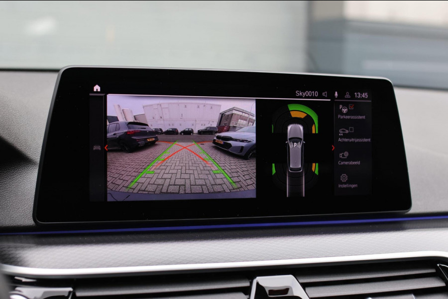 BMW 5 Serie Touring 520d M-Sport *Pano*4-Wiel besturing*Head-Up*Trekhaak*