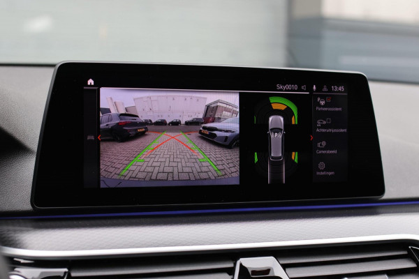 BMW 5 Serie Touring 520d M-Sport *Pano*4-Wiel besturing*Head-Up*Trekhaak*