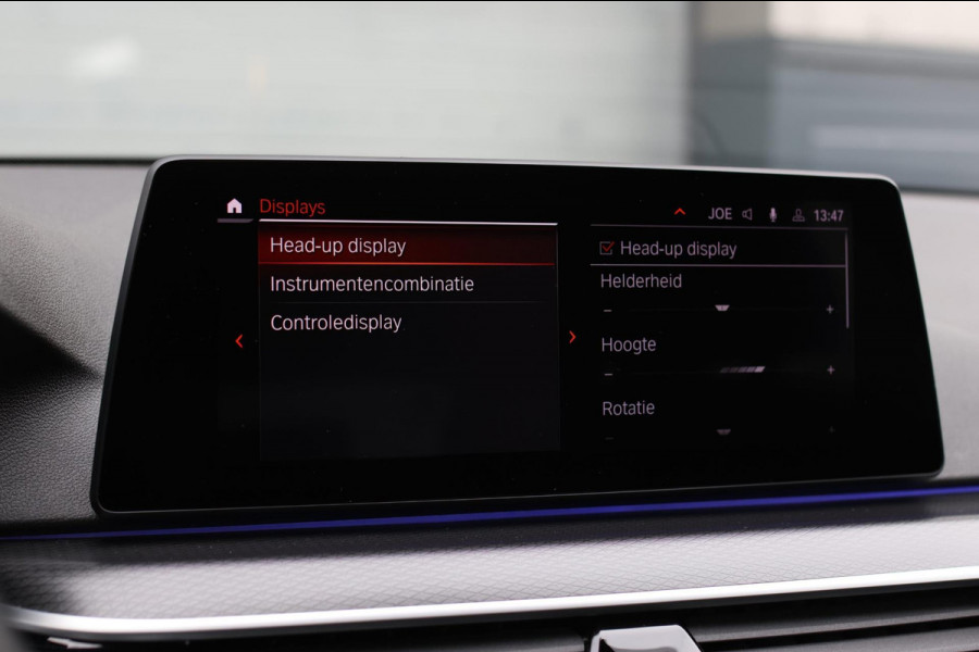 BMW 5 Serie Touring 520d M-Sport *Pano*4-Wiel besturing*Head-Up*Trekhaak*