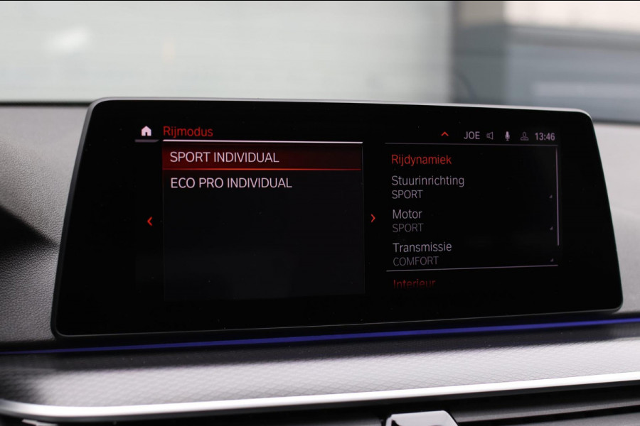 BMW 5 Serie Touring 520d M-Sport *Pano*4-Wiel besturing*Head-Up*Trekhaak*