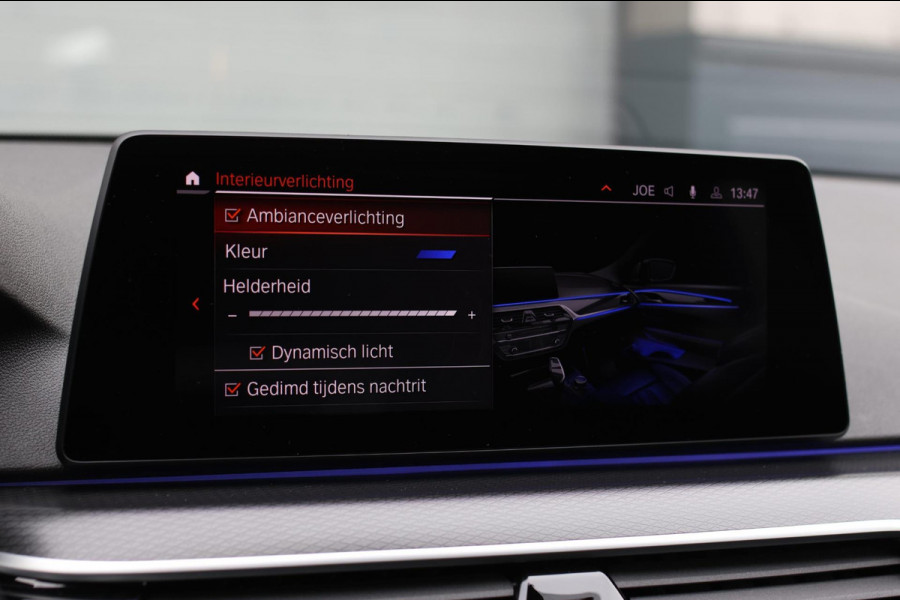 BMW 5 Serie Touring 520d M-Sport *Pano*4-Wiel besturing*Head-Up*Trekhaak*