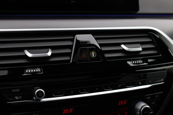 BMW 5 Serie Touring 520d M-Sport *Pano*4-Wiel besturing*Head-Up*Trekhaak*