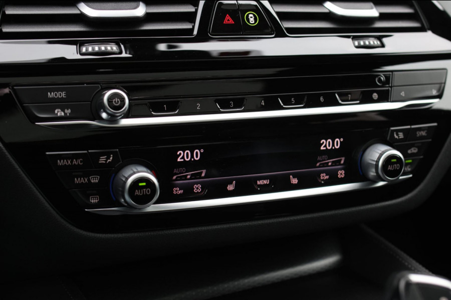 BMW 5 Serie Touring 520d M-Sport *Pano*4-Wiel besturing*Head-Up*Trekhaak*