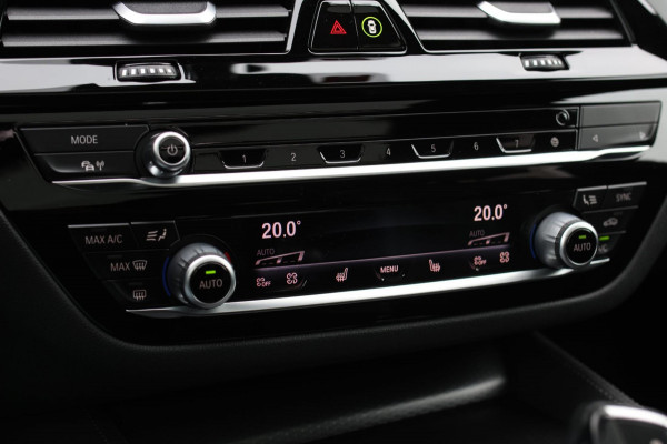 BMW 5 Serie Touring 520d M-Sport *Pano*4-Wiel besturing*Head-Up*Trekhaak*