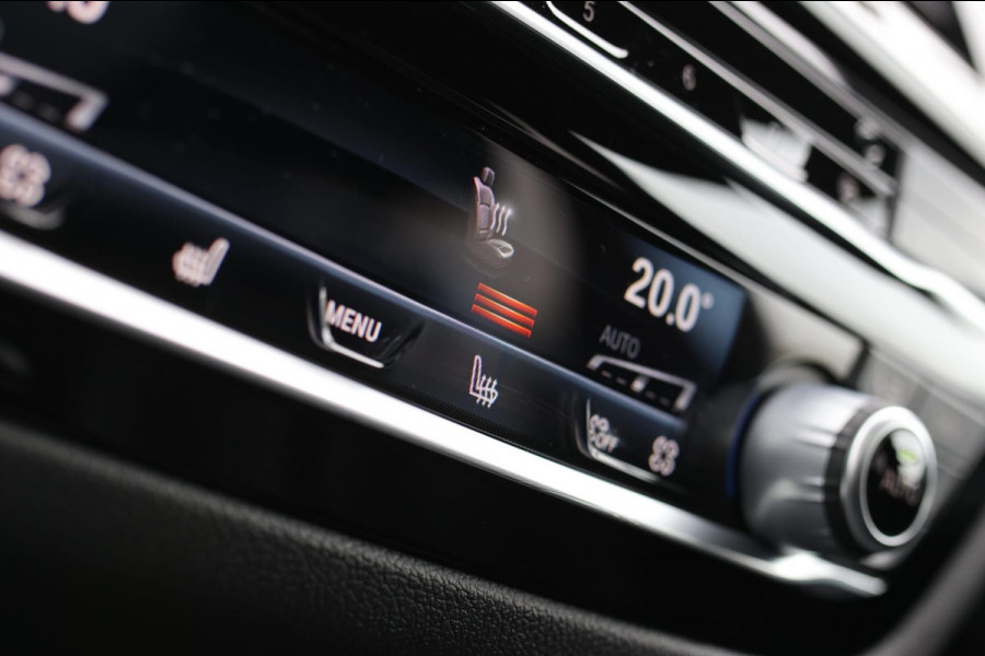 BMW 5 Serie Touring 520d M-Sport *Pano*4-Wiel besturing*Head-Up*Trekhaak*