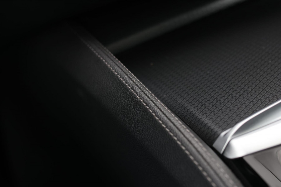 BMW 5 Serie Touring 520d M-Sport *Pano*4-Wiel besturing*Head-Up*Trekhaak*