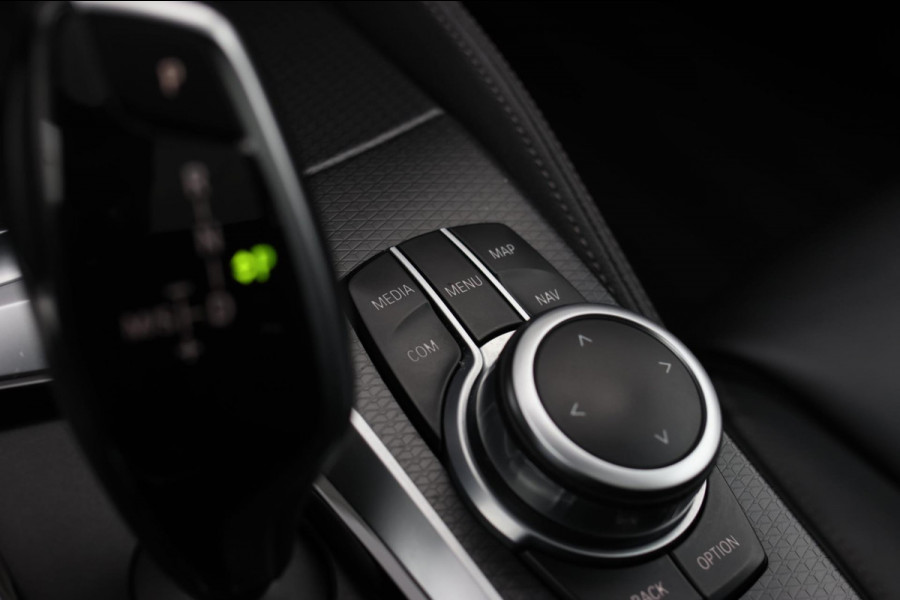 BMW 5 Serie Touring 520d M-Sport *Pano*4-Wiel besturing*Head-Up*Trekhaak*