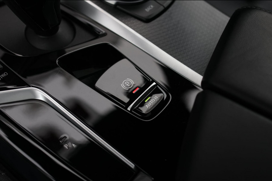 BMW 5 Serie Touring 520d M-Sport *Pano*4-Wiel besturing*Head-Up*Trekhaak*