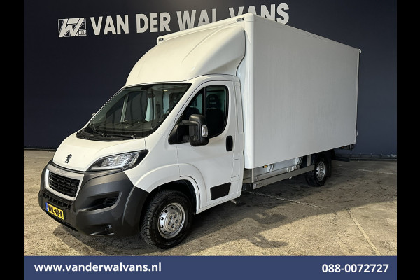 Peugeot Boxer 2.2 BlueHDi 141pk Bakwagen Laadklep Zijdeur Euro6 Airco | Camera | Cruisecontrol | 937kg laadvermogen Bijrijdersbank