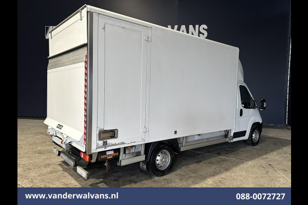 Peugeot Boxer 2.2 BlueHDi 141pk Bakwagen Laadklep Zijdeur Euro6 Airco | Camera | Cruisecontrol | 937kg laadvermogen Bijrijdersbank