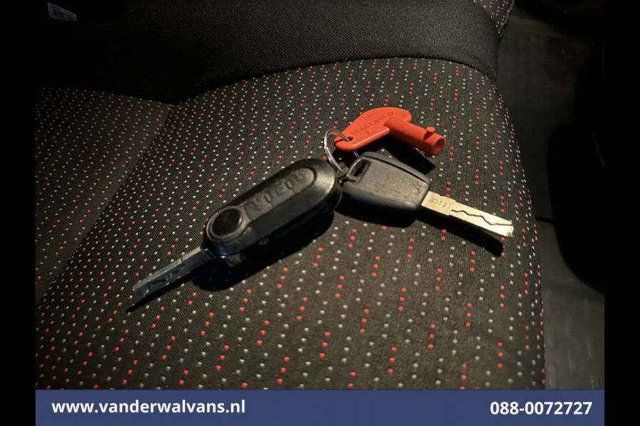 Peugeot Boxer 2.2 BlueHDi 141pk Bakwagen Laadklep Zijdeur Euro6 Airco | Camera | Cruisecontrol | 937kg laadvermogen Bijrijdersbank