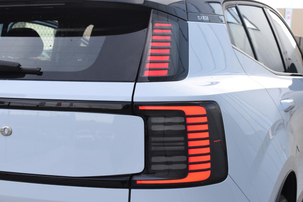 Volvo EX30 272PK Single Motor Extended Range Plus 69 kWh / Adaptieve Cruise Control/ Dodehoek Detectie / Parkeersensoren/ Achteruitrijcamera/ Warmtepomp/ Google Services/