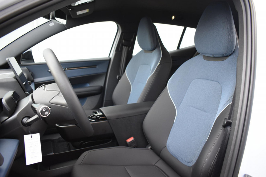 Volvo EX30 272PK Single Motor Extended Range Plus 69 kWh / Adaptieve Cruise Control/ Dodehoek Detectie / Parkeersensoren/ Achteruitrijcamera/ Warmtepomp/ Google Services/