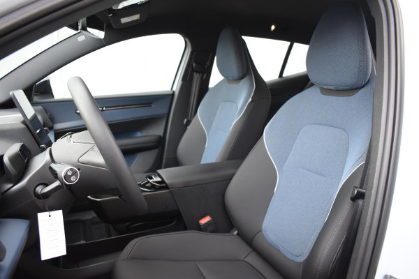 Volvo EX30 272PK Single Motor Extended Range Plus 69 kWh / Adaptieve Cruise Control/ Dodehoek Detectie / Parkeersensoren/ Achteruitrijcamera/ Warmtepomp/ Google Services/