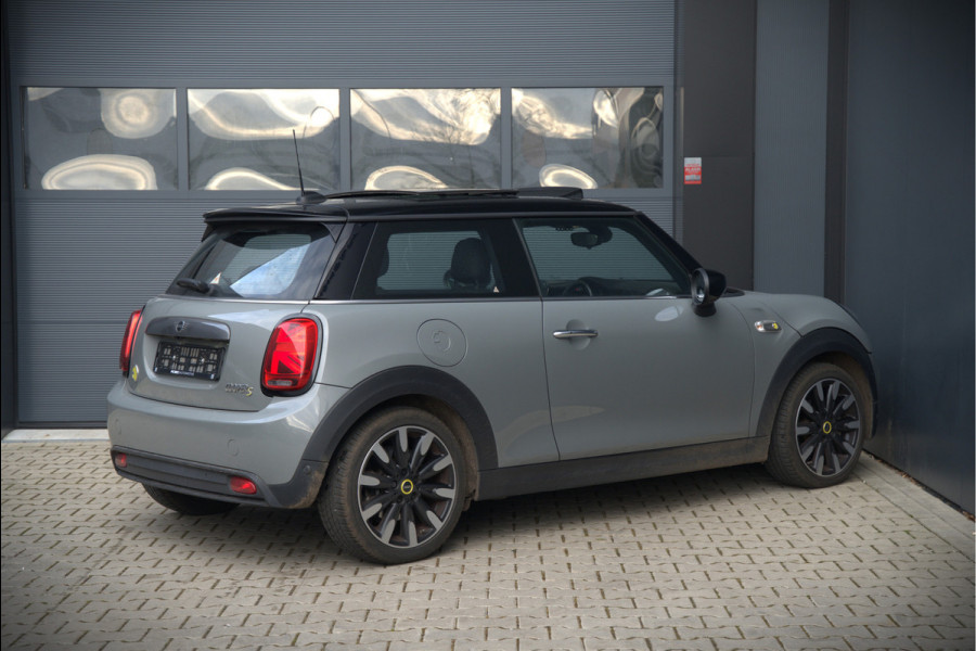 MINI Mini Electric Yours 33 kWh | Panoramadak | Harman Kardon | Head-Up Display | Union Jack | Black Pack | BTW | Stoelverwarming | Keyless | Apple Carplay | Navigatie | Camera | Parkeersensoren | Warmtepomp | Leer | Cruise