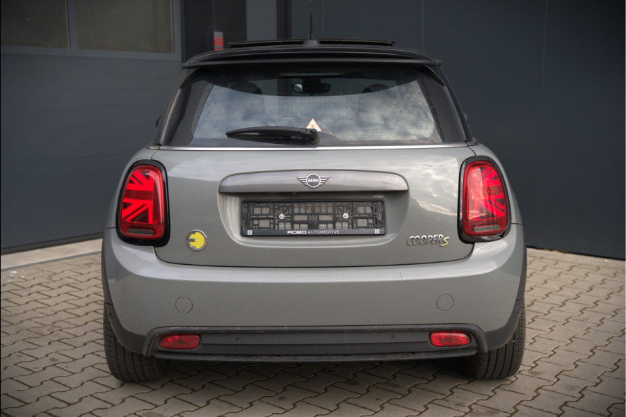 MINI Mini Electric Yours 33 kWh | Panoramadak | Harman Kardon | Head-Up Display | Union Jack | Black Pack | BTW | Stoelverwarming | Keyless | Apple Carplay | Navigatie | Camera | Parkeersensoren | Warmtepomp | Leer | Cruise