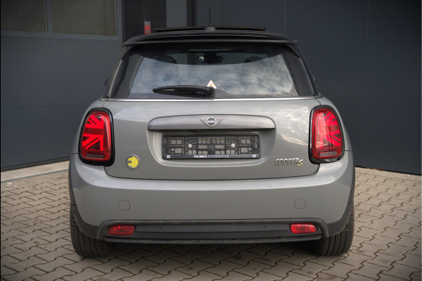 MINI Mini Electric Yours 33 kWh | Panoramadak | Harman Kardon | Head-Up Display | Union Jack | Black Pack | BTW | Stoelverwarming | Keyless | Apple Carplay | Navigatie | Camera | Parkeersensoren | Warmtepomp | Leer | Cruise